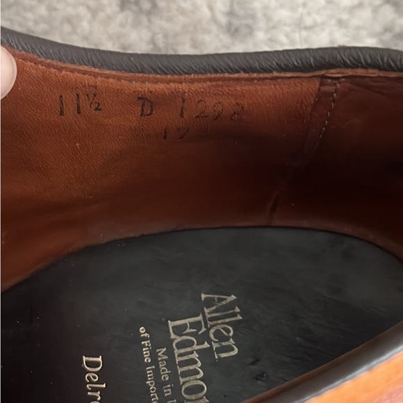 Men’s size 11.5 Allen Edmonds lace up shoes - Picture 3 of 9